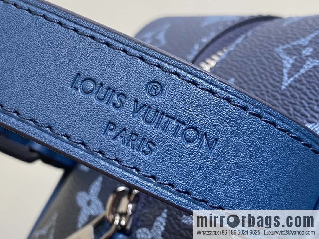 [Premium‑quality] M11599 blue gradual change toilet bag cosmetic bag series Locker Dopp Kit toilet bag