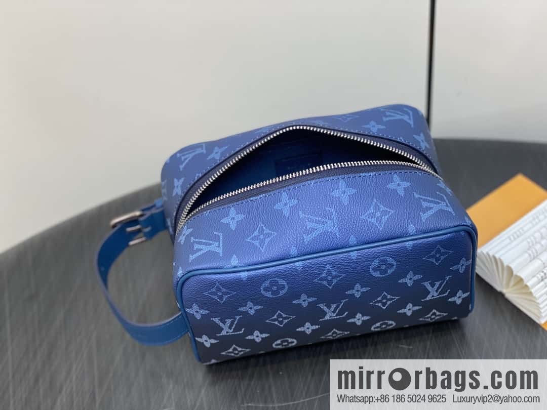 [Premium‑quality] M11599 blue gradual change toilet bag cosmetic bag series Locker Dopp Kit toilet bag