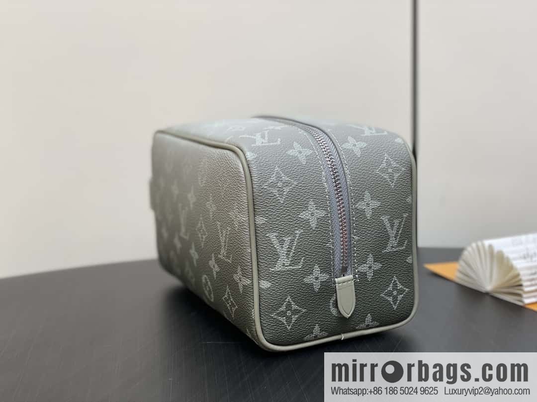 [Premium‑quality] M11599 gray gradual change toilet bag cosmetic bag series Locker Dopp Kit toilet bag