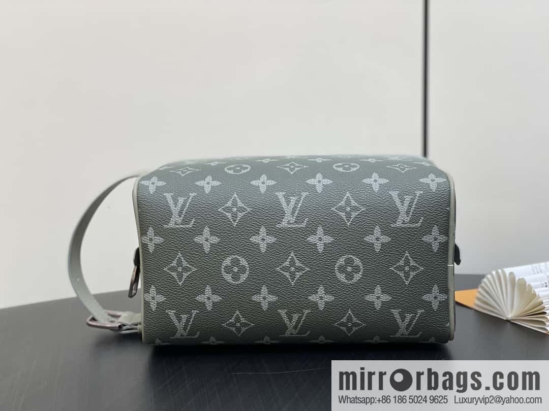 [Premium‑quality] M11599 gray gradual change toilet bag cosmetic bag series Locker Dopp Kit toilet bag