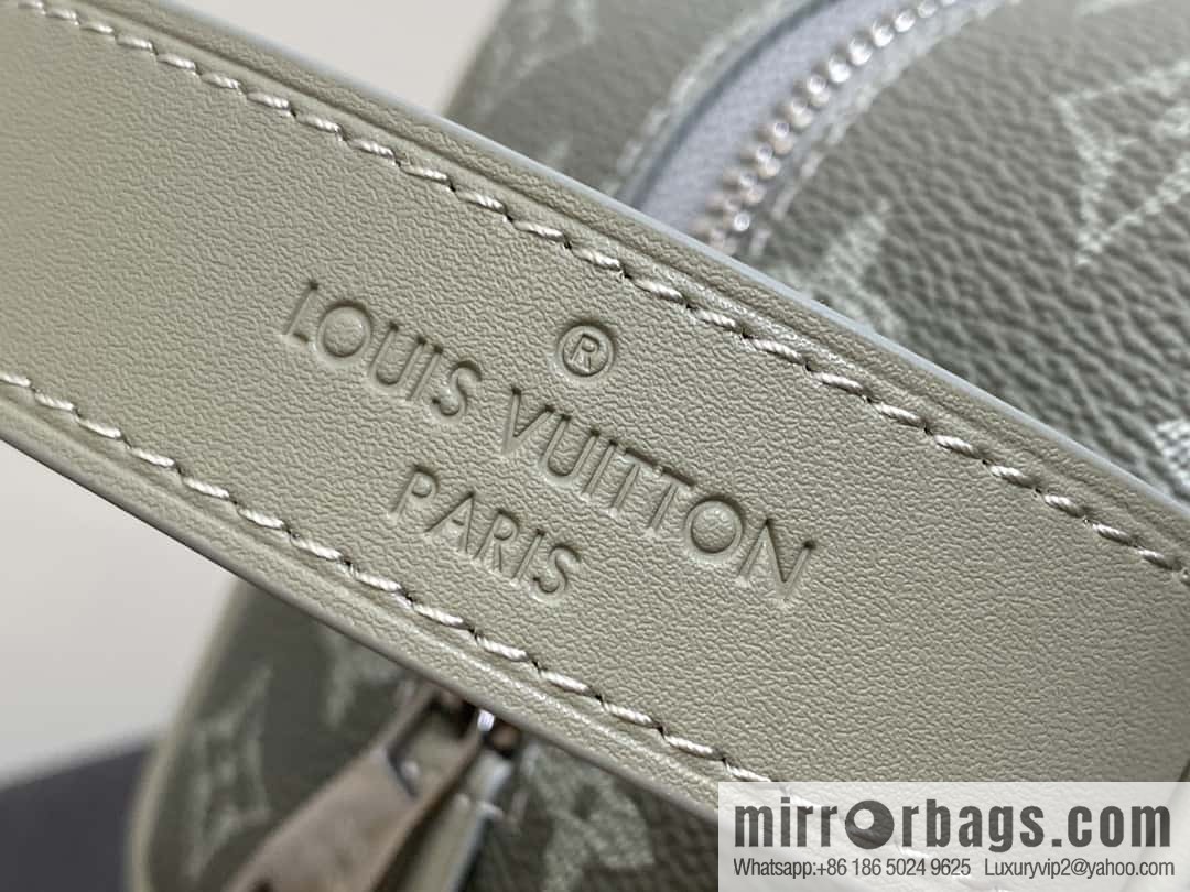 [Premium‑quality] M11599 gray gradual change toilet bag cosmetic bag series Locker Dopp Kit toilet bag