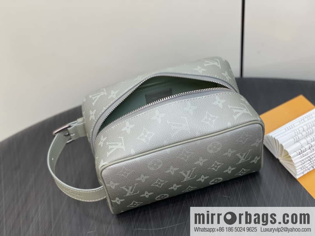 [Premium‑quality] M11599 gray gradual change toilet bag cosmetic bag series Locker Dopp Kit toilet bag