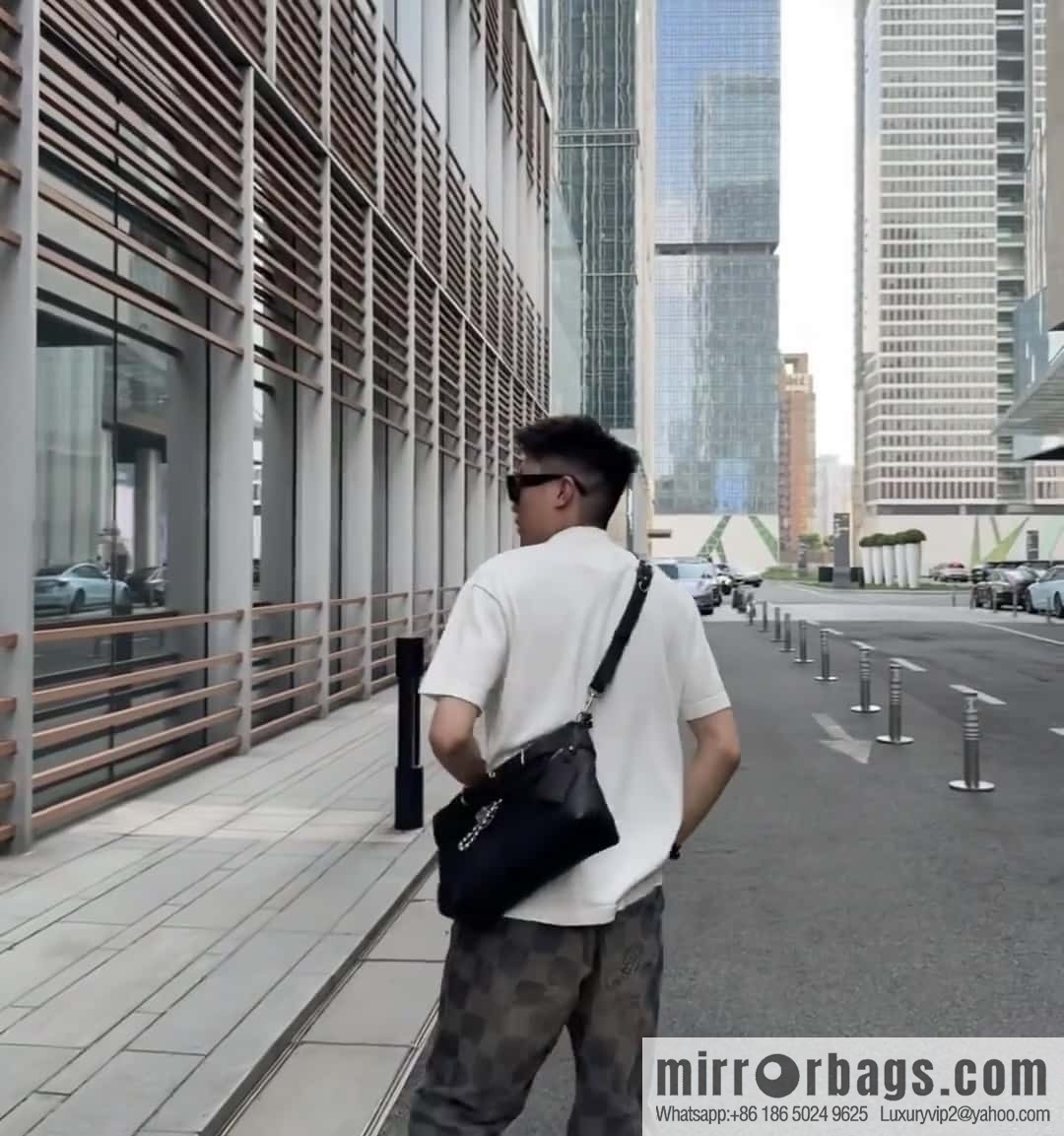 [Boutique‑grade] M11607 black full leather, men's bag messenger bag series, this Steamer Crossbody handbag.