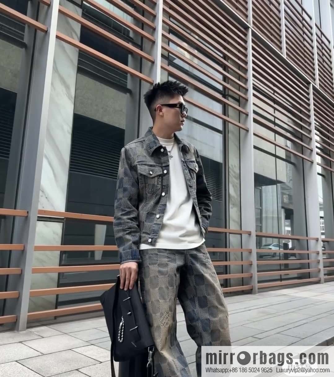 [Boutique‑grade] M11607 black full leather, men's bag messenger bag series, this Steamer Crossbody handbag.