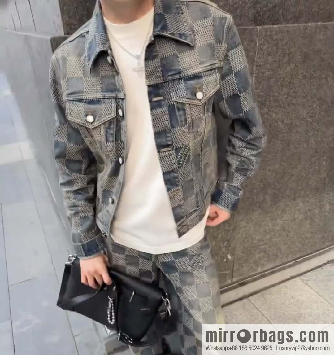 [Boutique‑grade] M11607 black full leather, men's bag messenger bag series, this Steamer Crossbody handbag.