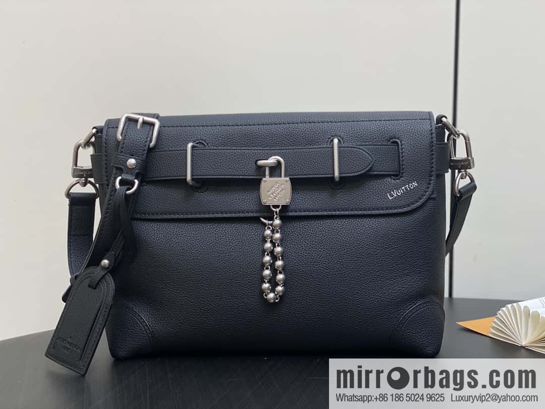 [Boutique‑grade] M11607 black full leather, men's bag messenger bag series, this Steamer Crossbody handbag.
