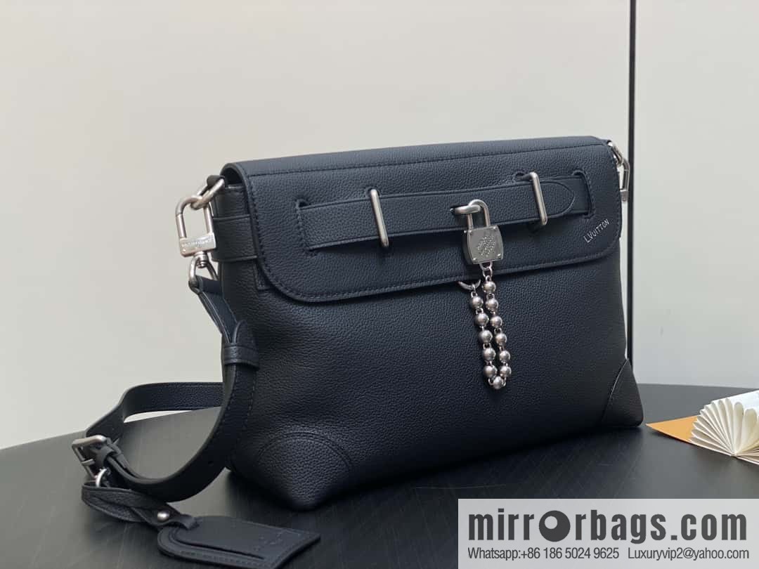 [Boutique‑grade] M11607 black full leather, men's bag messenger bag series, this Steamer Crossbody handbag.