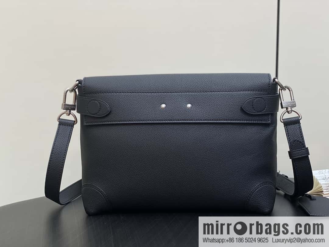 [Boutique‑grade] M11607 black full leather, men's bag messenger bag series, this Steamer Crossbody handbag.
