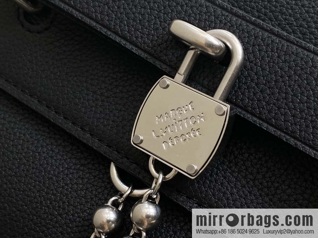 [Boutique‑grade] M11607 black full leather, men's bag messenger bag series, this Steamer Crossbody handbag.