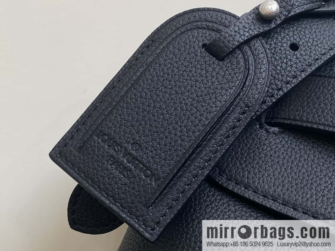 [Boutique‑grade] M11607 black full leather, men's bag messenger bag series, this Steamer Crossbody handbag.