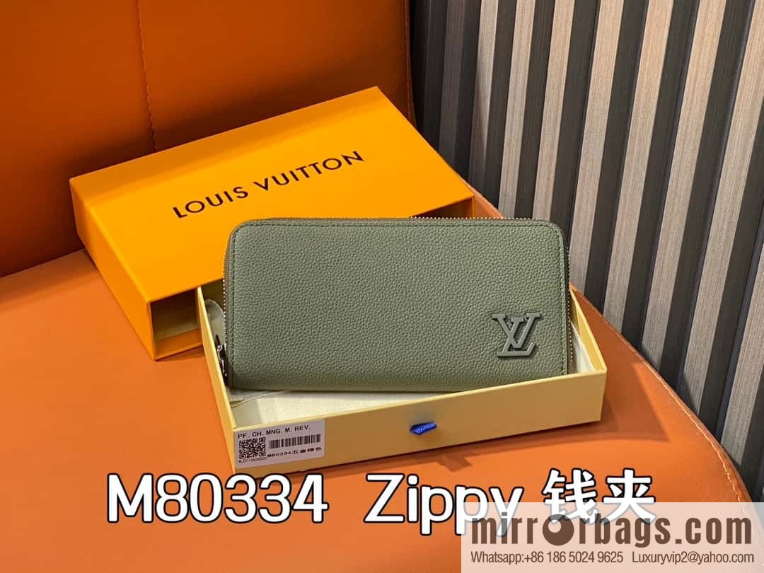 [Premium‑quality] M80334 green full leather single zipper wallet series, this horizontal Zippy wallet.