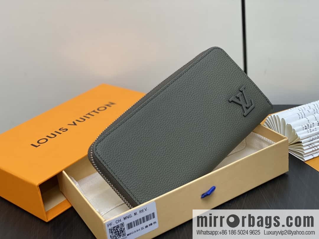 [Premium‑quality] M80334 green full leather single zipper wallet series, this horizontal Zippy wallet.