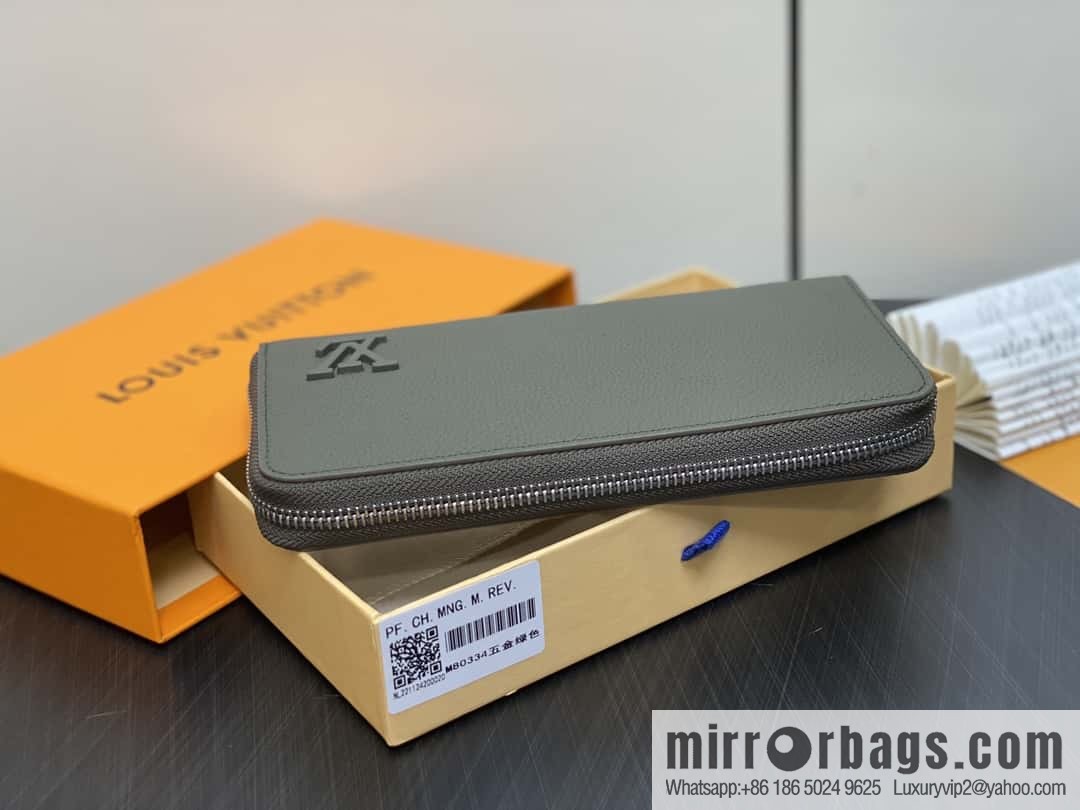 [Premium‑quality] M80334 green full leather single zipper wallet series, this horizontal Zippy wallet.