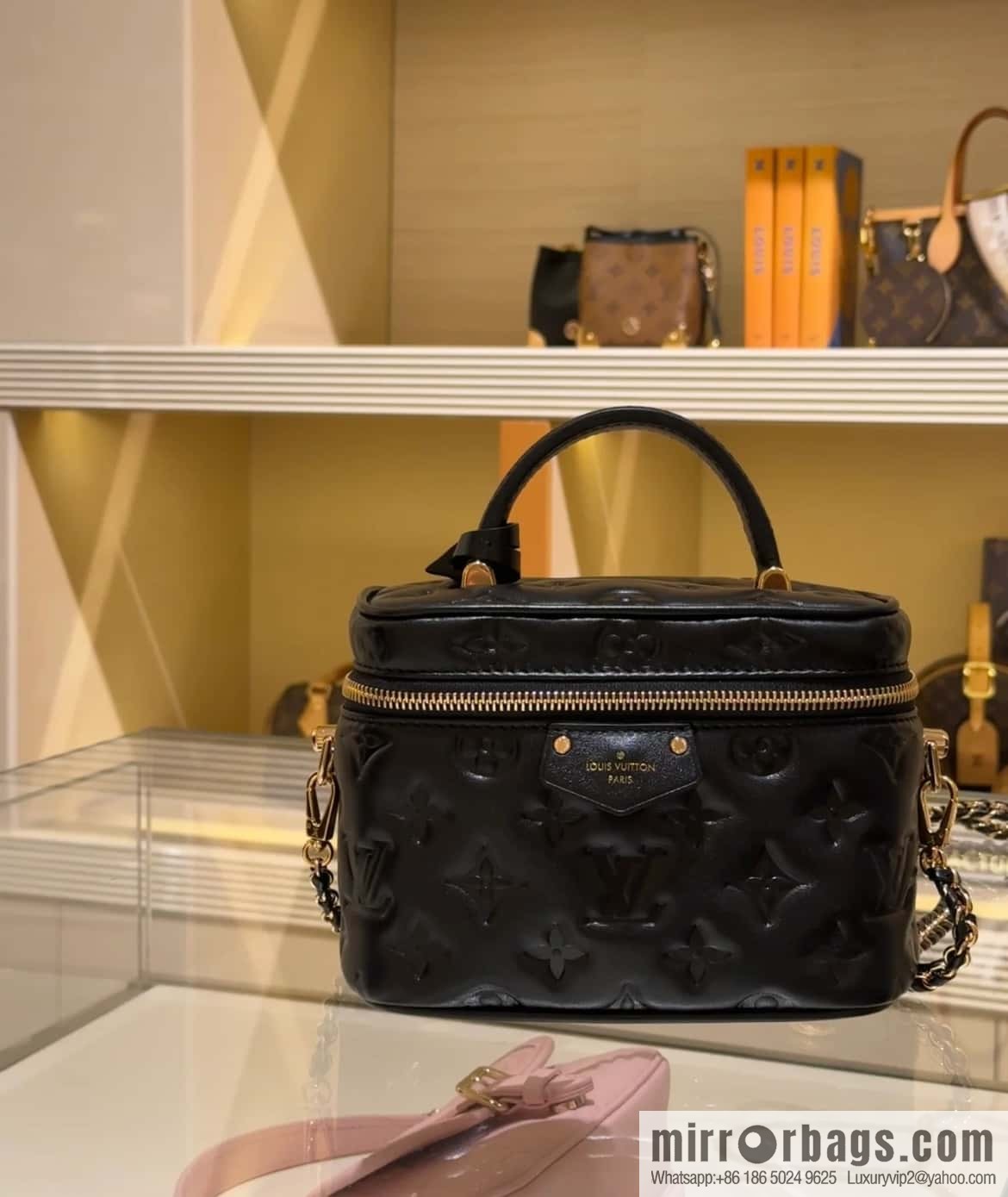 [Boutique‑grade] M25123 black, full leather embossed cosmetic bag series, variable size chip version M25219 white M25123 black, this Vanity small handbag.