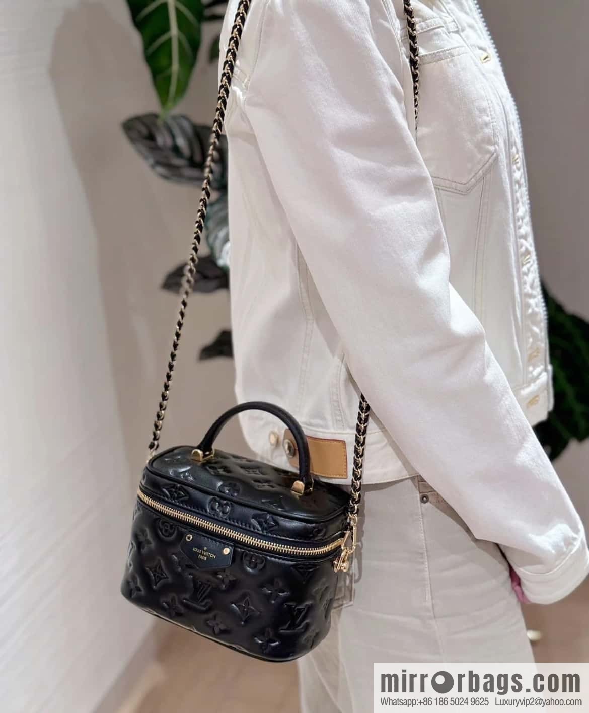 [Boutique‑grade] M25123 black, full leather embossed cosmetic bag series, variable size chip version M25219 white M25123 black, this Vanity small handbag.