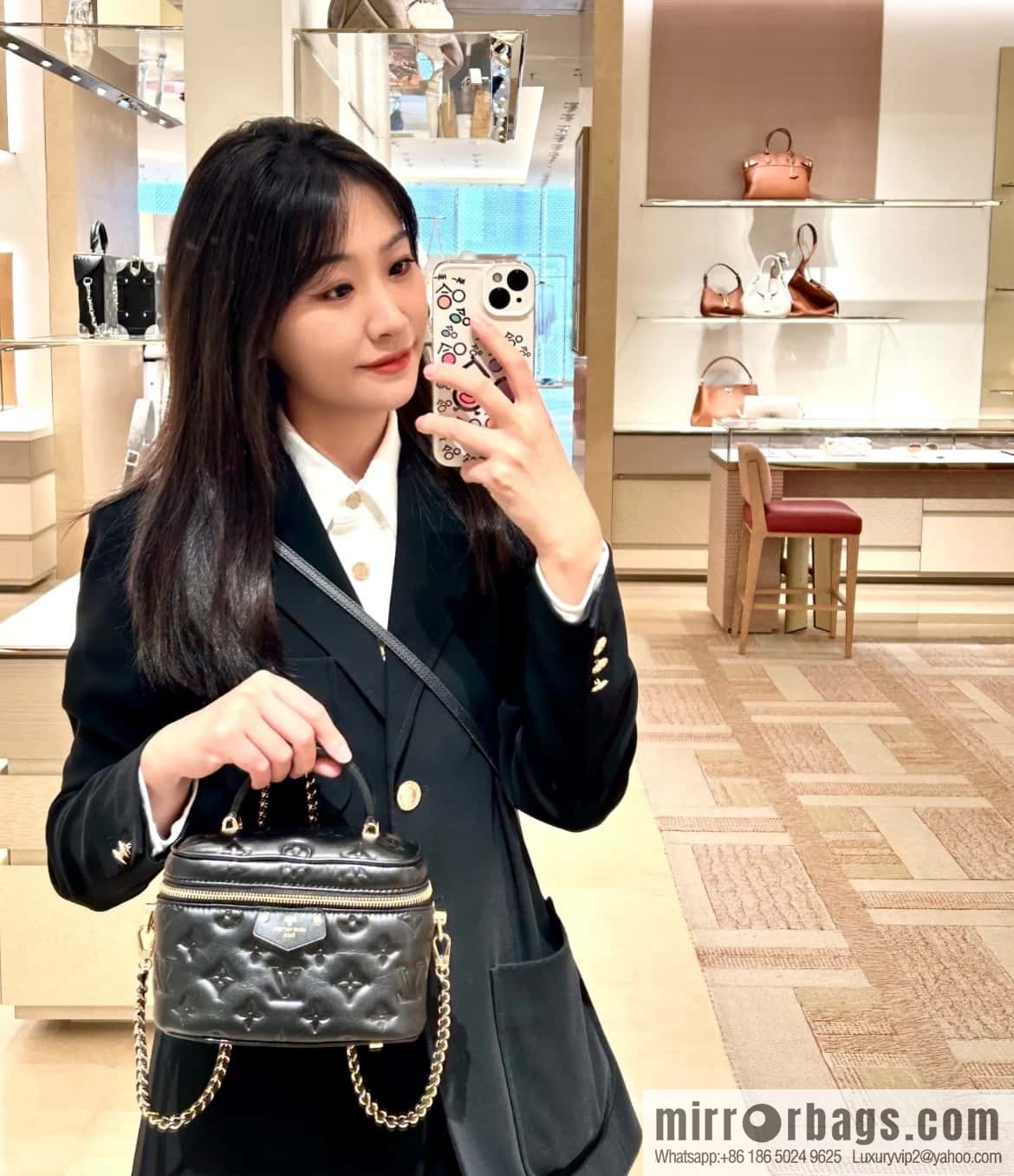 [Boutique‑grade] M25123 black, full leather embossed cosmetic bag series, variable size chip version M25219 white M25123 black, this Vanity small handbag.