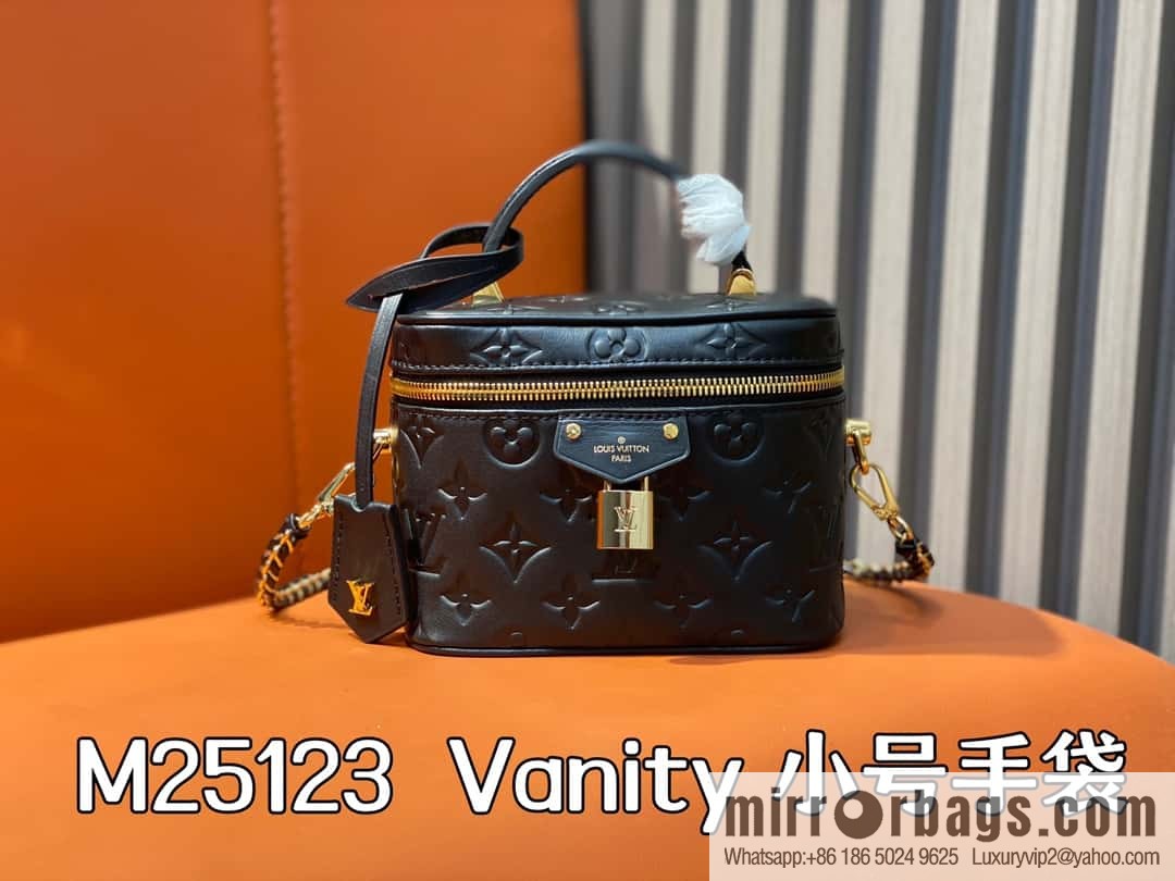 [Boutique‑grade] M25123 black, full leather embossed cosmetic bag series, variable size chip version M25219 white M25123 black, this Vanity small handbag.
