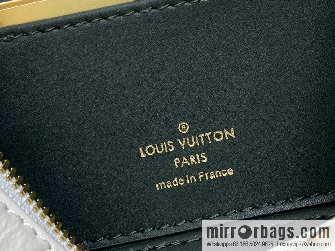 [Boutique‑grade] M25129 white, full leather embossed cosmetic bag series, variable size chip version M25219 white M25123 black, this Vanity small handbag.