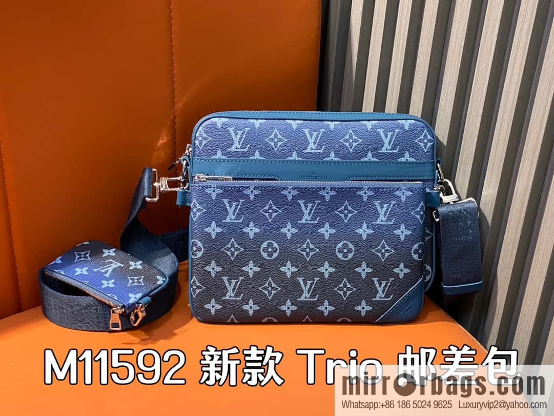 [Premium‑quality] M11592 blue gradual change men's bag three-piece series, variable code chip version, the latest Trio mailman bag