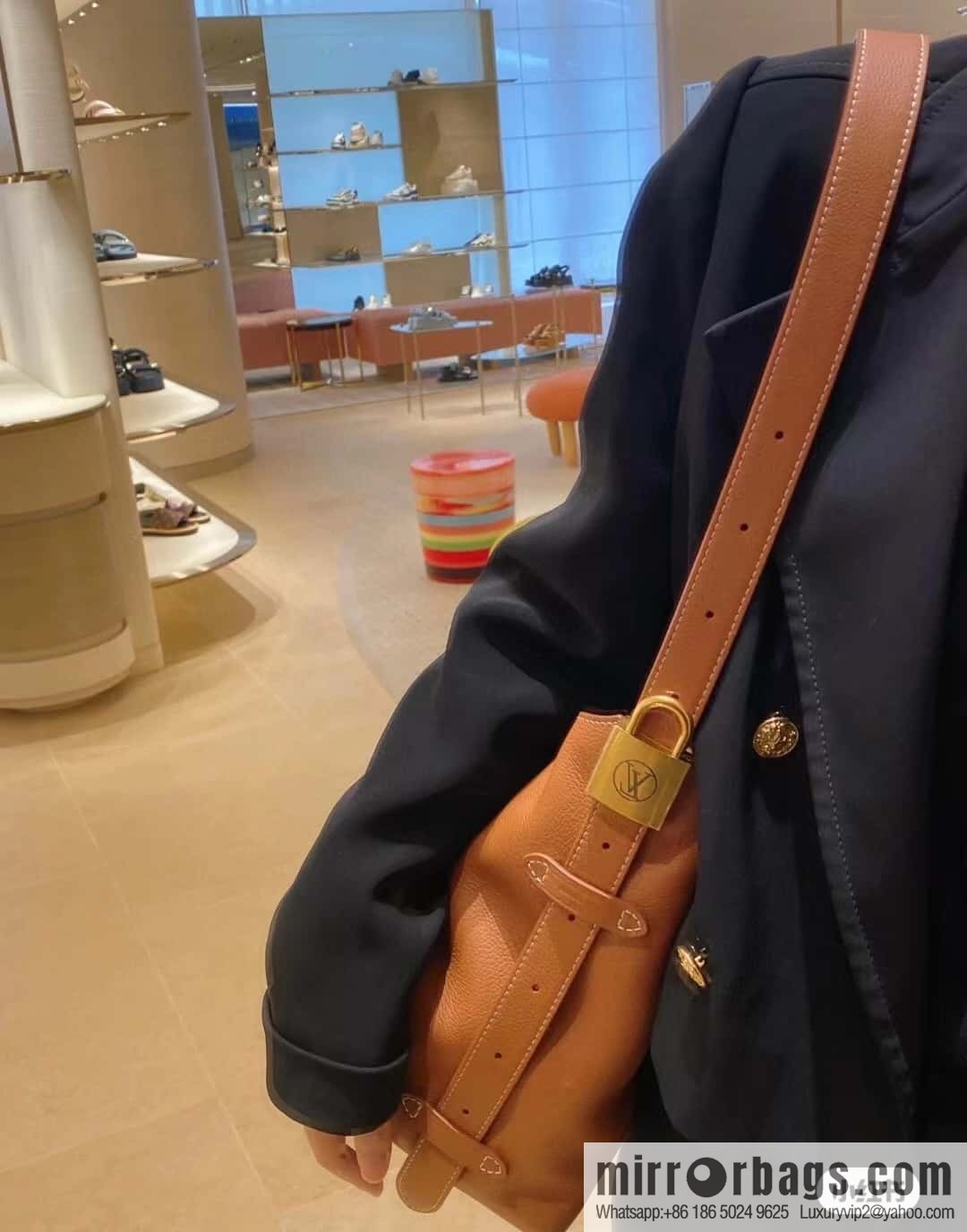 LV M25354 Low Key Hobo PM