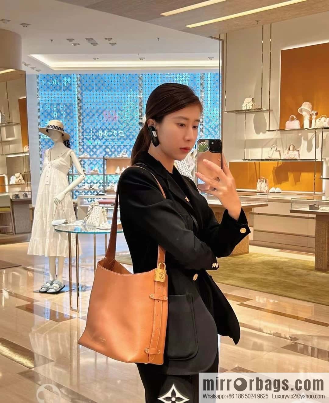 LV M25354 Low Key Hobo PM