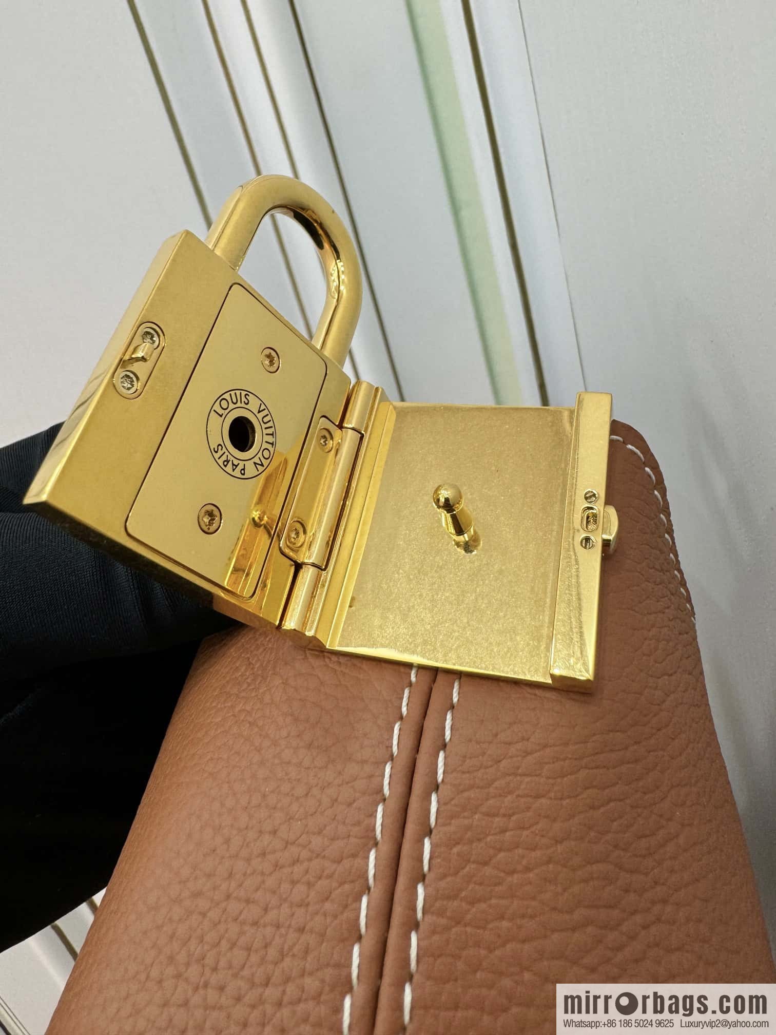 LV M25354 Low Key Hobo PM