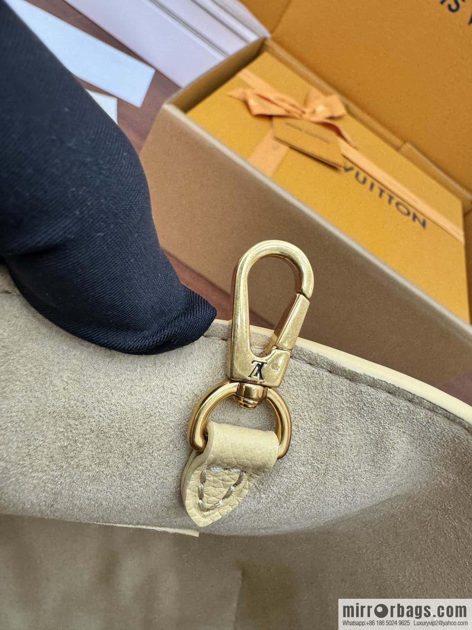 LV M25353 New Low Key Hobo PM