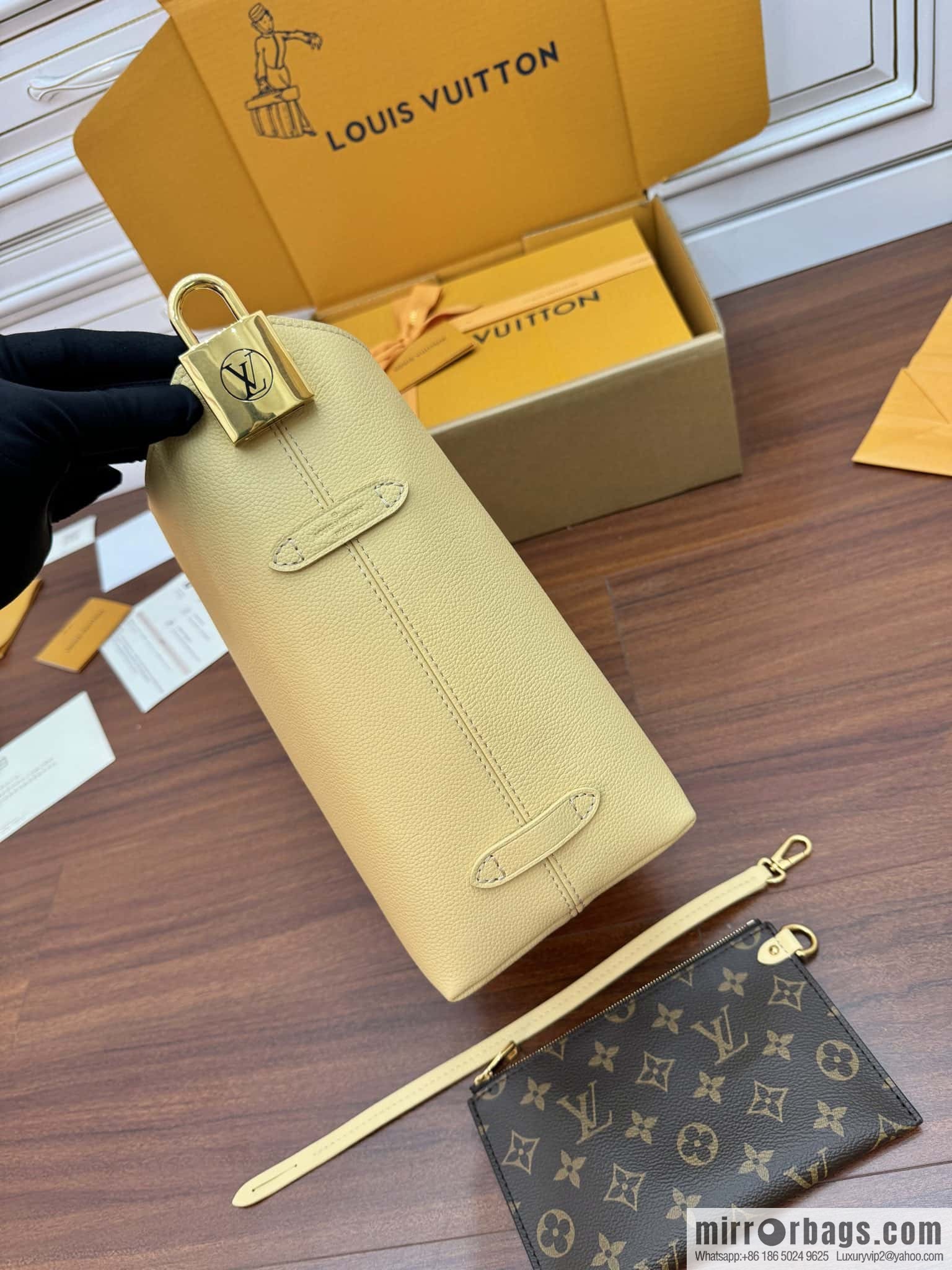 LV M25353 New Low Key Hobo PM