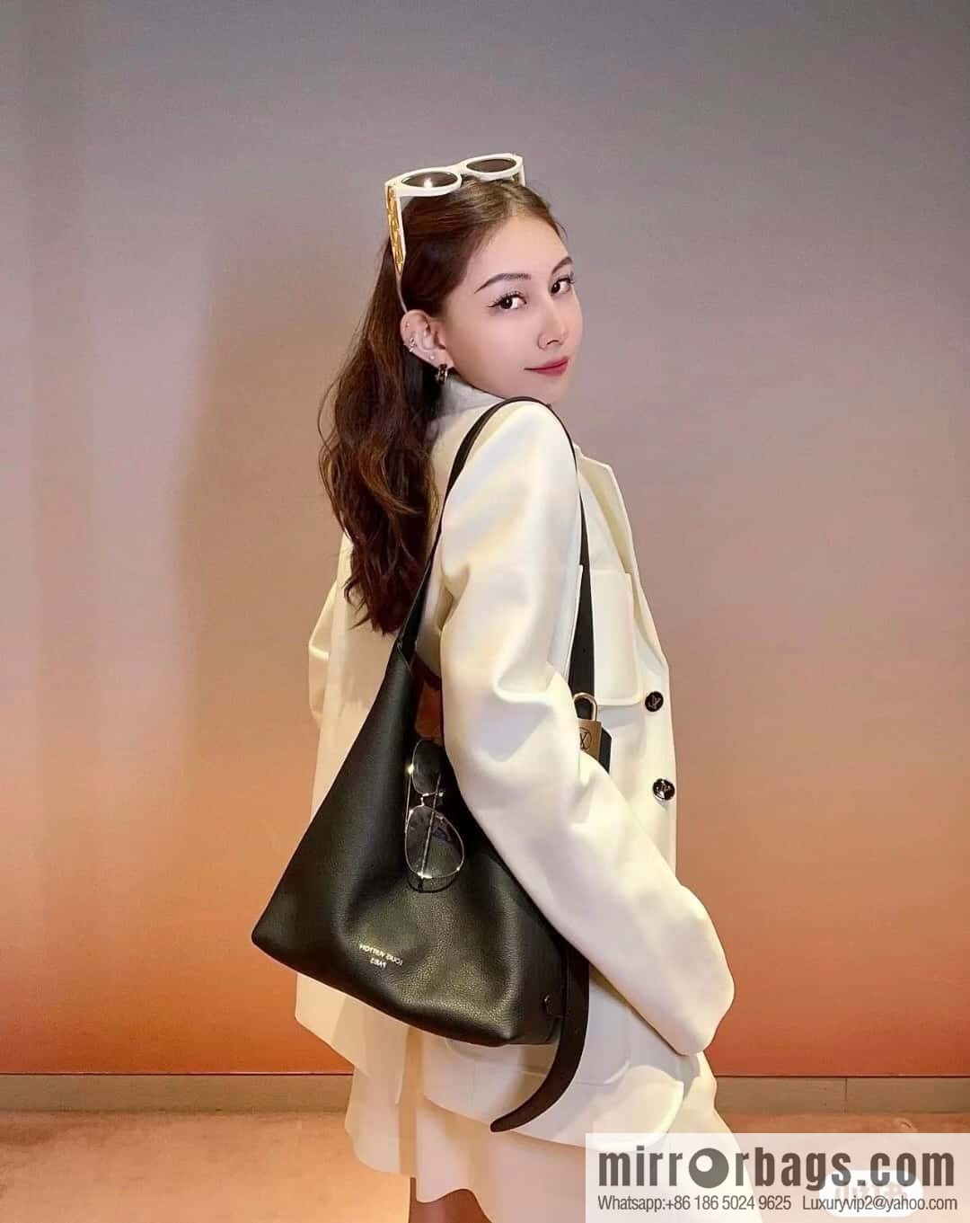 LV M25352 Low Key Hobo PM