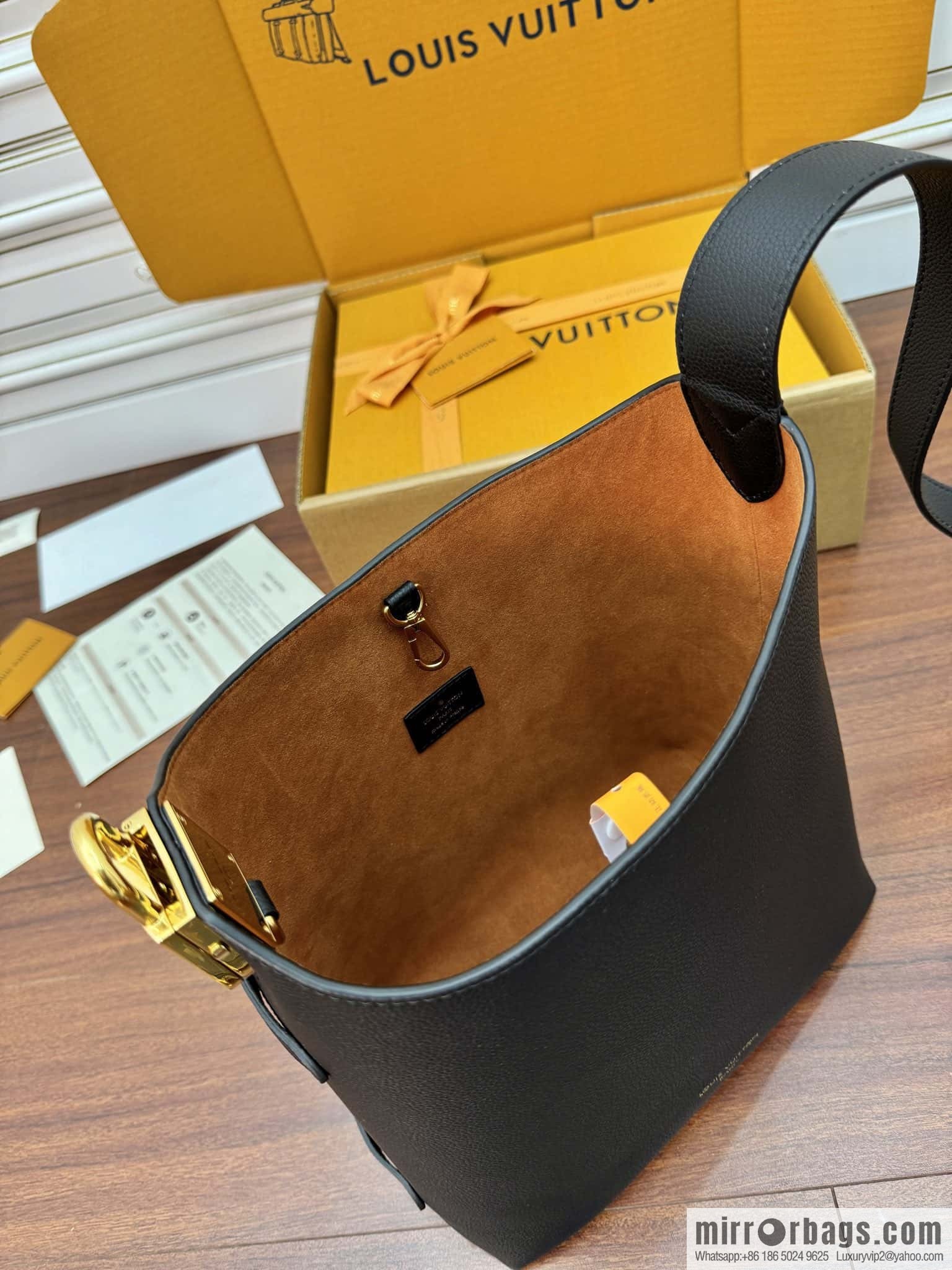 LV M25352 Low Key Hobo PM