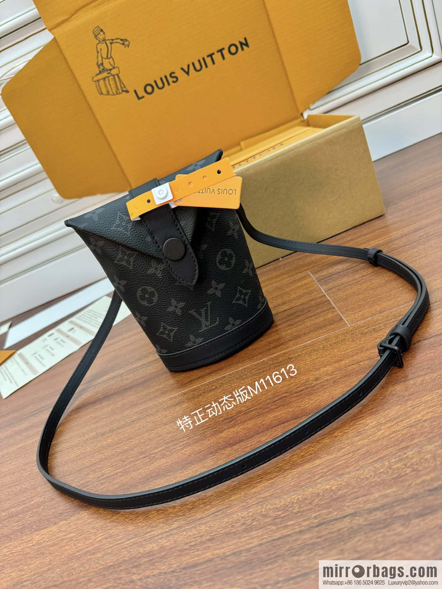 LV M11613 Envelope Pouch