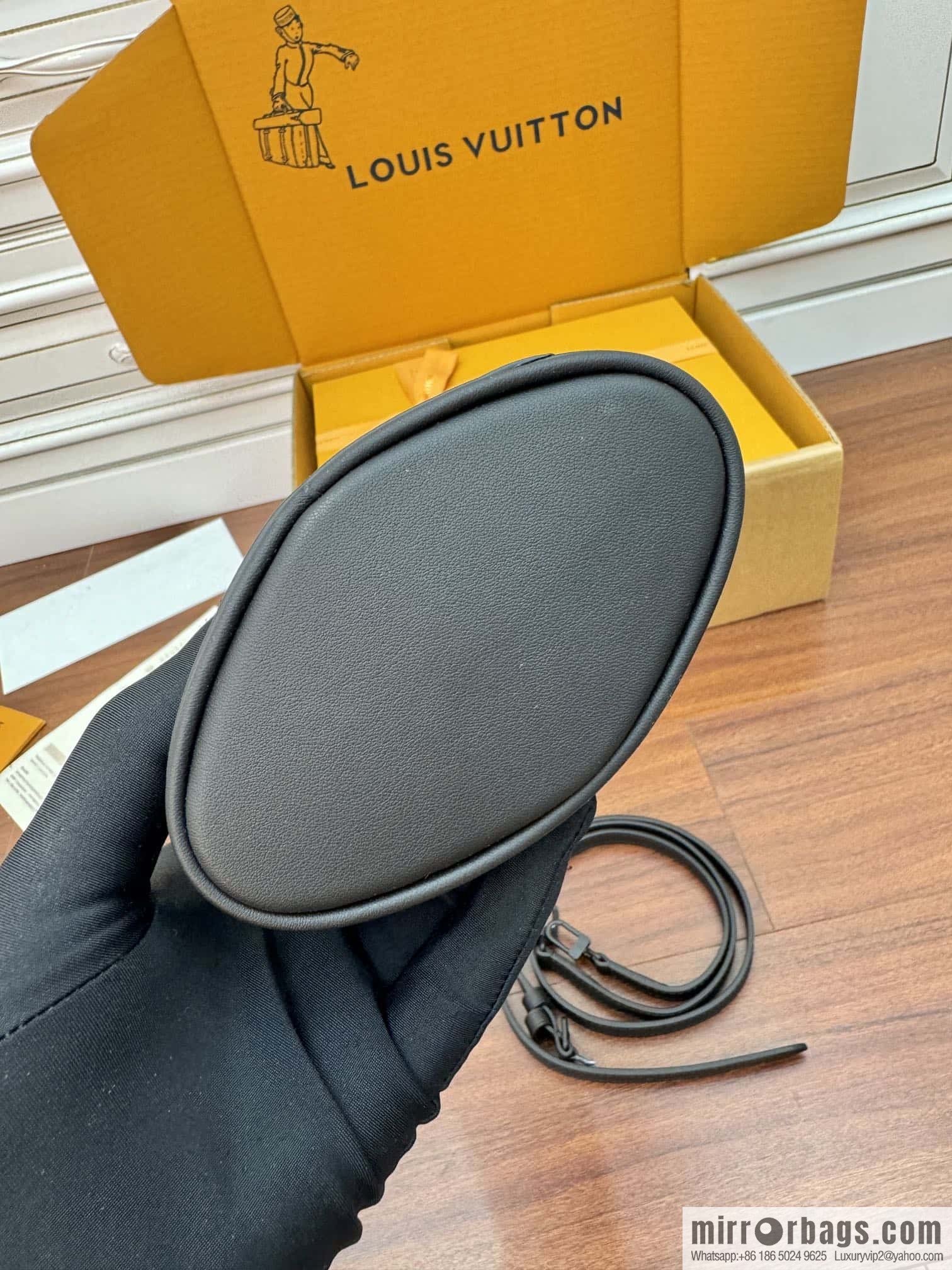 LV M11613 Envelope Pouch