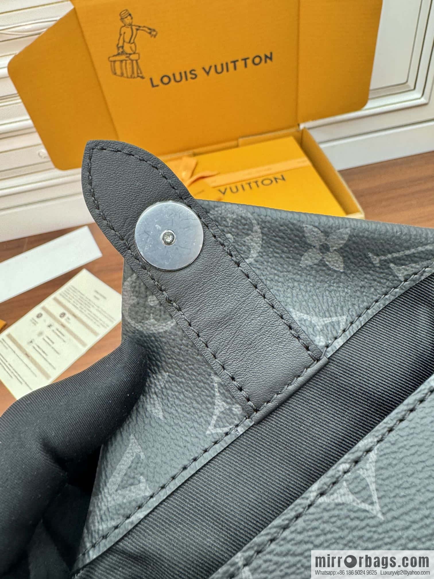 LV M11613 Envelope Pouch