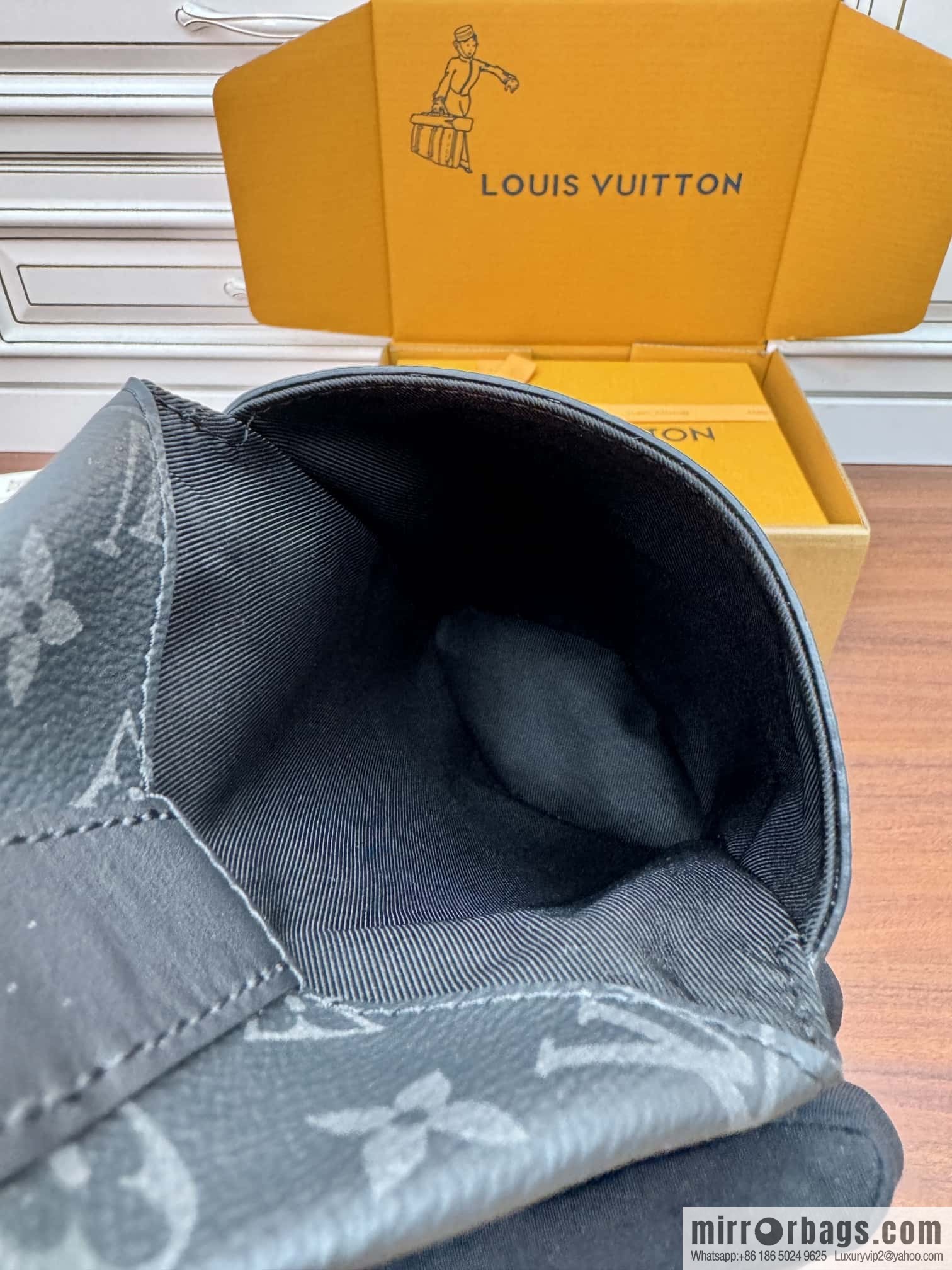 LV M11613 Envelope Pouch