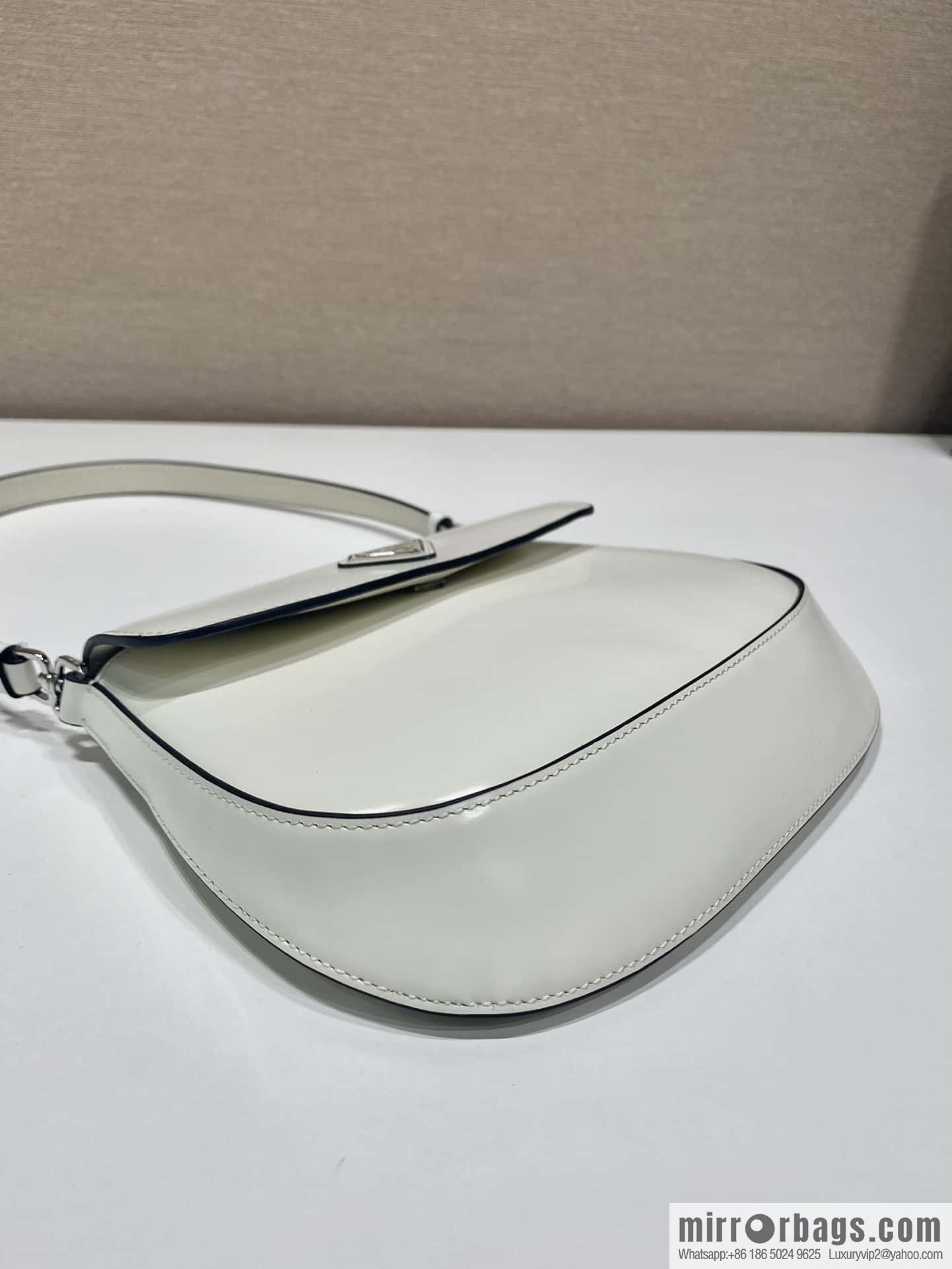 PRADA 🎉 new armpit bag 🎉 2022 new color medieval armpit bag 😘 1BD311