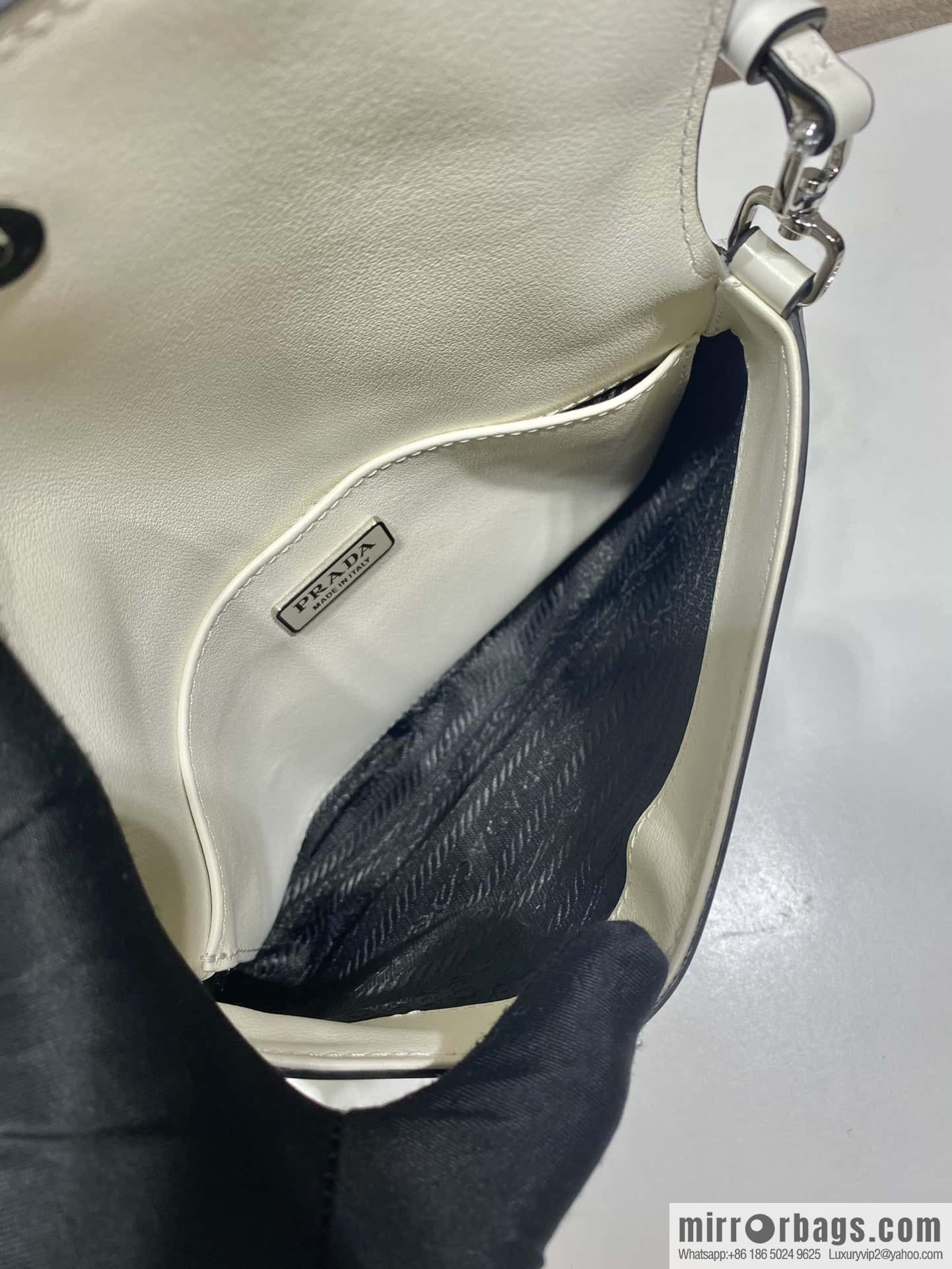 PRADA 🎉 new armpit bag 🎉 2022 new color medieval armpit bag 😘 1BD311
