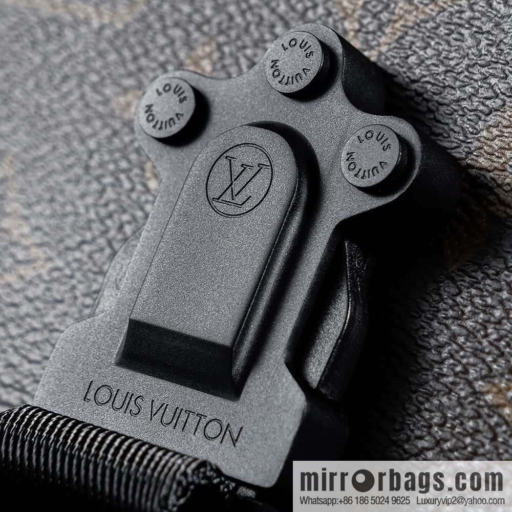 LV πππππ chip rhombus code messenger bag series #M