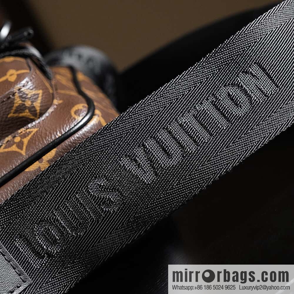 LV πππππ chip rhombus code messenger bag series #M