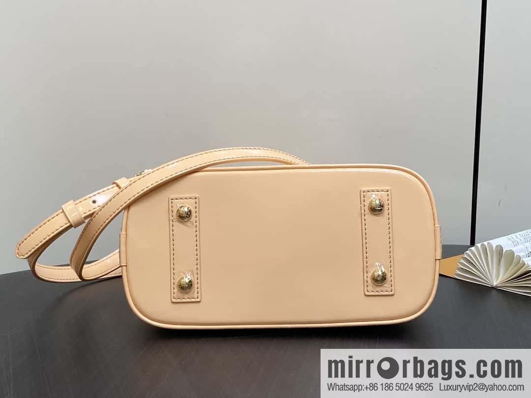 [Boutique‑grade] M40301 apricot patent leather, water ripple shell bag series Alma shell BB handbag