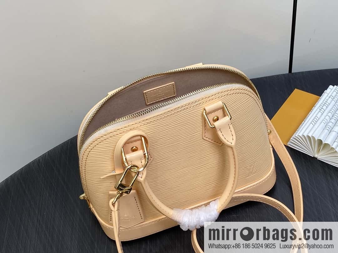 [Boutique‑grade] M40301 apricot patent leather, water ripple shell bag series Alma shell BB handbag