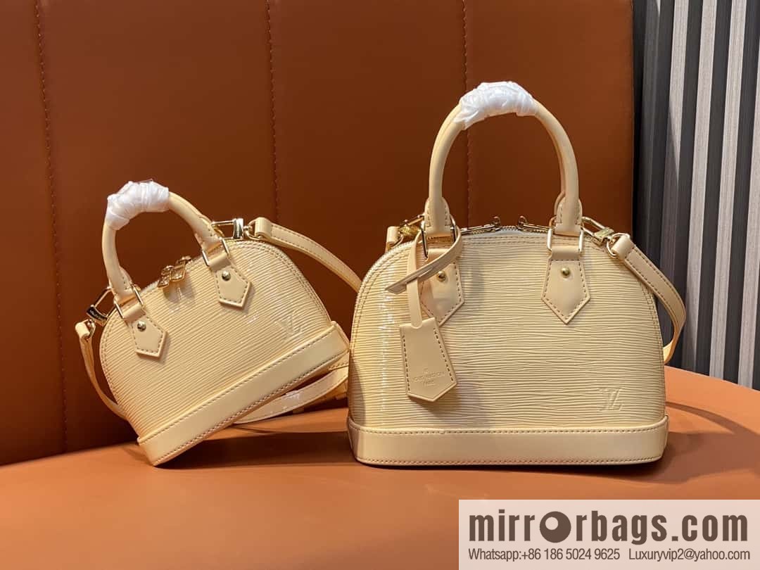 [Boutique‑grade] M81945 apricot patent leather, patent leather shell bag series Nano Alma shell handbag