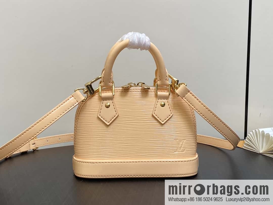 [Boutique‑grade] M81945 apricot patent leather, patent leather shell bag series Nano Alma shell handbag