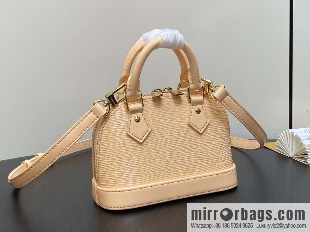 [Boutique‑grade] M81945 apricot patent leather, patent leather shell bag series Nano Alma shell handbag
