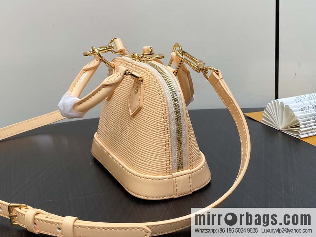 [Boutique‑grade] M81945 apricot patent leather, patent leather shell bag series Nano Alma shell handbag