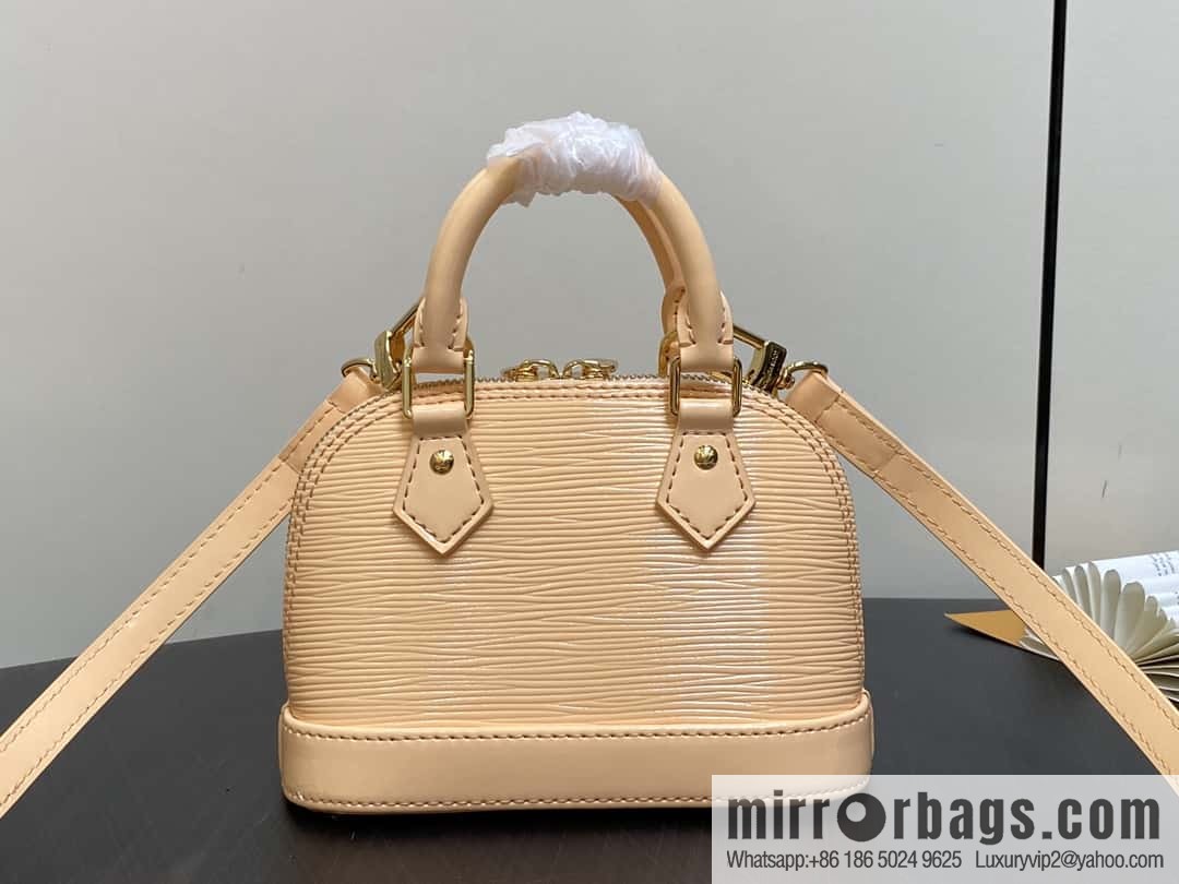 [Boutique‑grade] M81945 apricot patent leather, patent leather shell bag series Nano Alma shell handbag