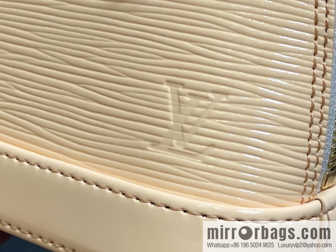 [Boutique‑grade] M81945 apricot patent leather, patent leather shell bag series Nano Alma shell handbag