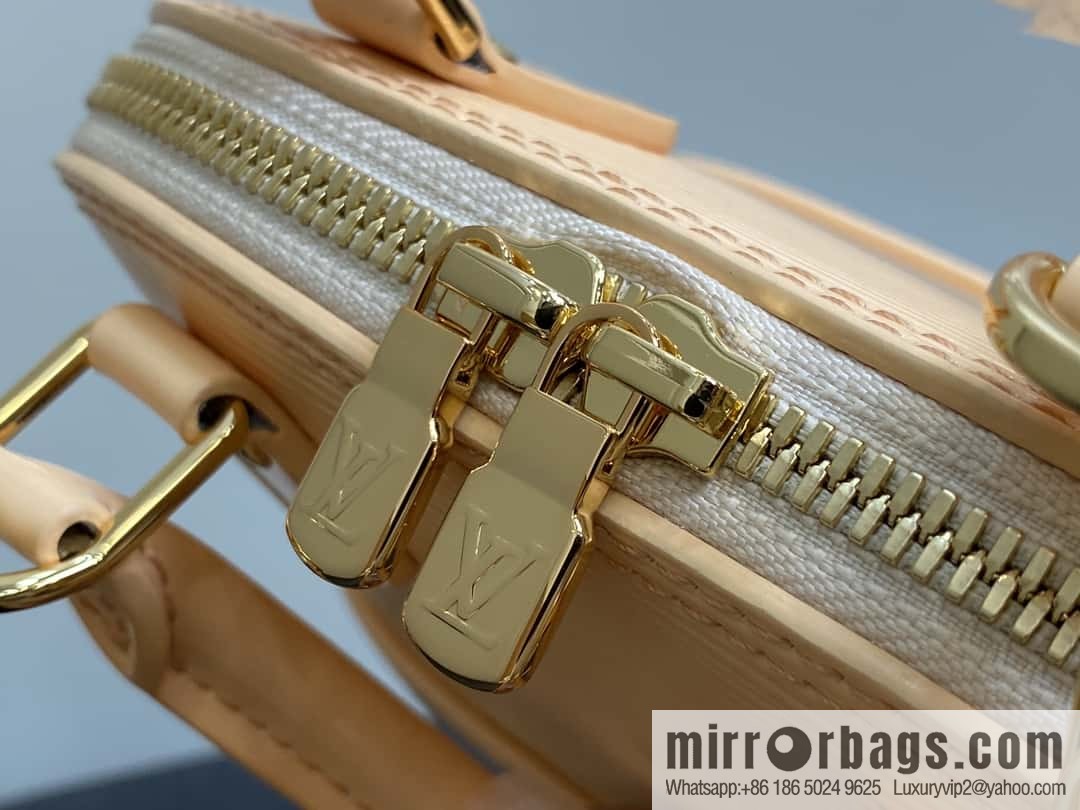 [Boutique‑grade] M81945 apricot patent leather, patent leather shell bag series Nano Alma shell handbag