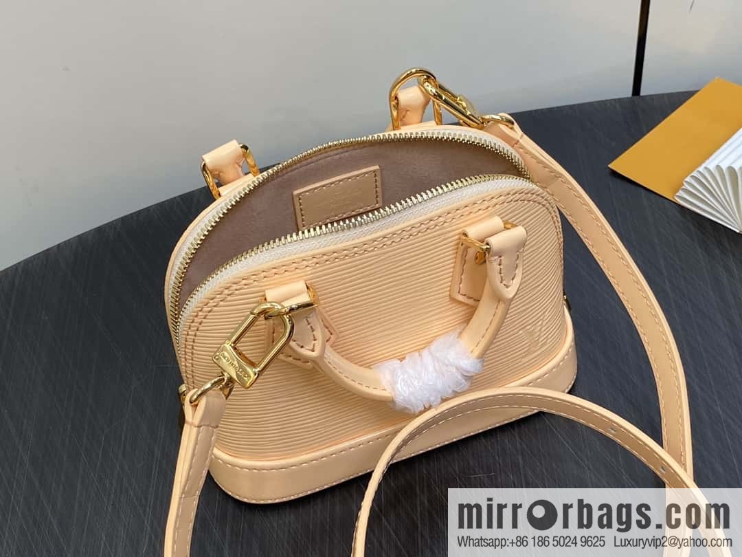 [Boutique‑grade] M81945 apricot patent leather, patent leather shell bag series Nano Alma shell handbag