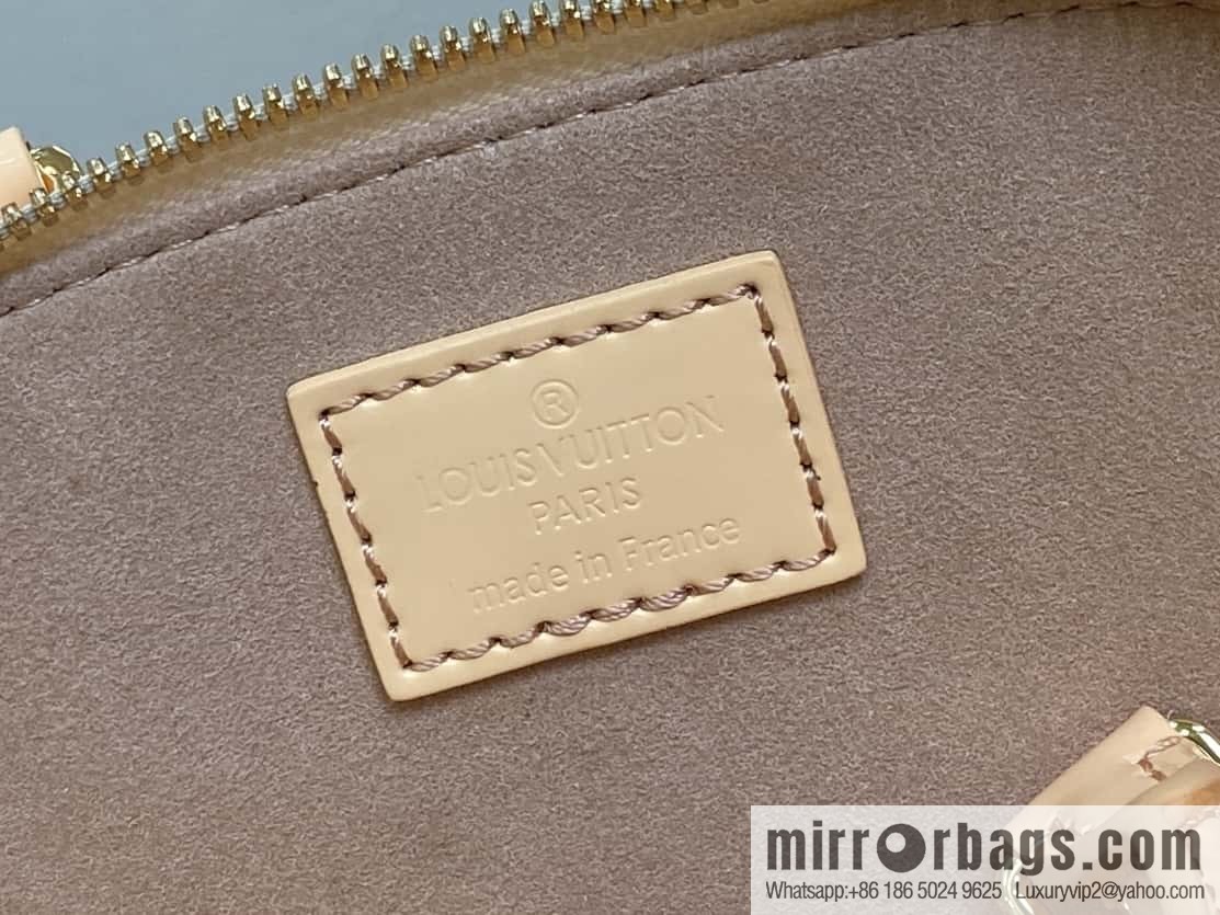 [Boutique‑grade] M81945 apricot patent leather, patent leather shell bag series Nano Alma shell handbag
