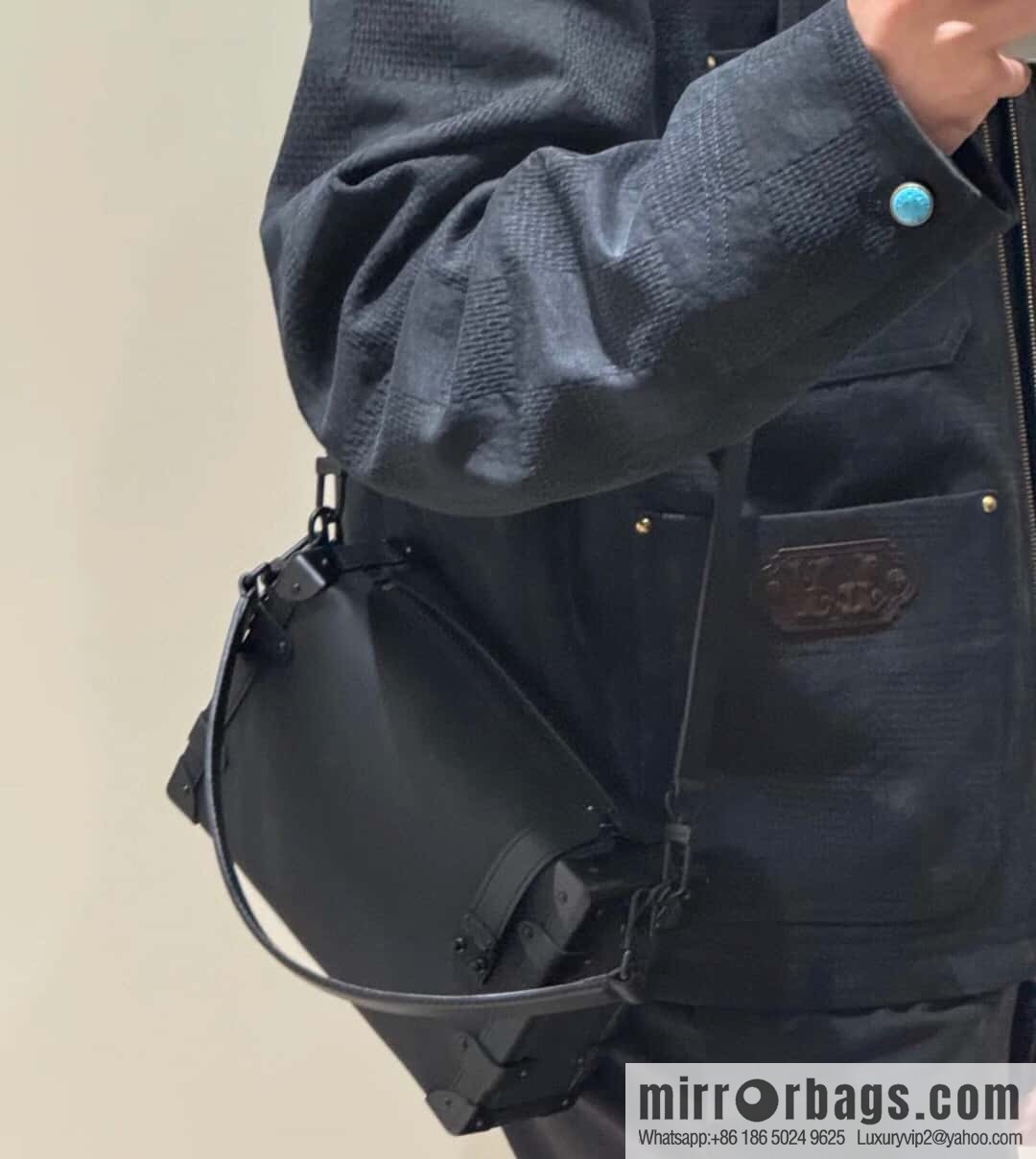 [Boutique‑grade] M24309 black buckle, full leather soft box bag series SIDE TRUNK medium handbag M46358
